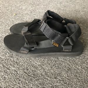 Black Teva sandals size 9